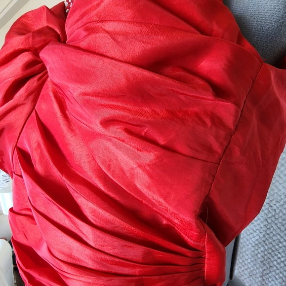 PENDING SALE MISS ANNE Size small 8 brilliant red satiny formal midi dress - Picture 6 of 9